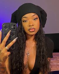 <em>Zora</em>